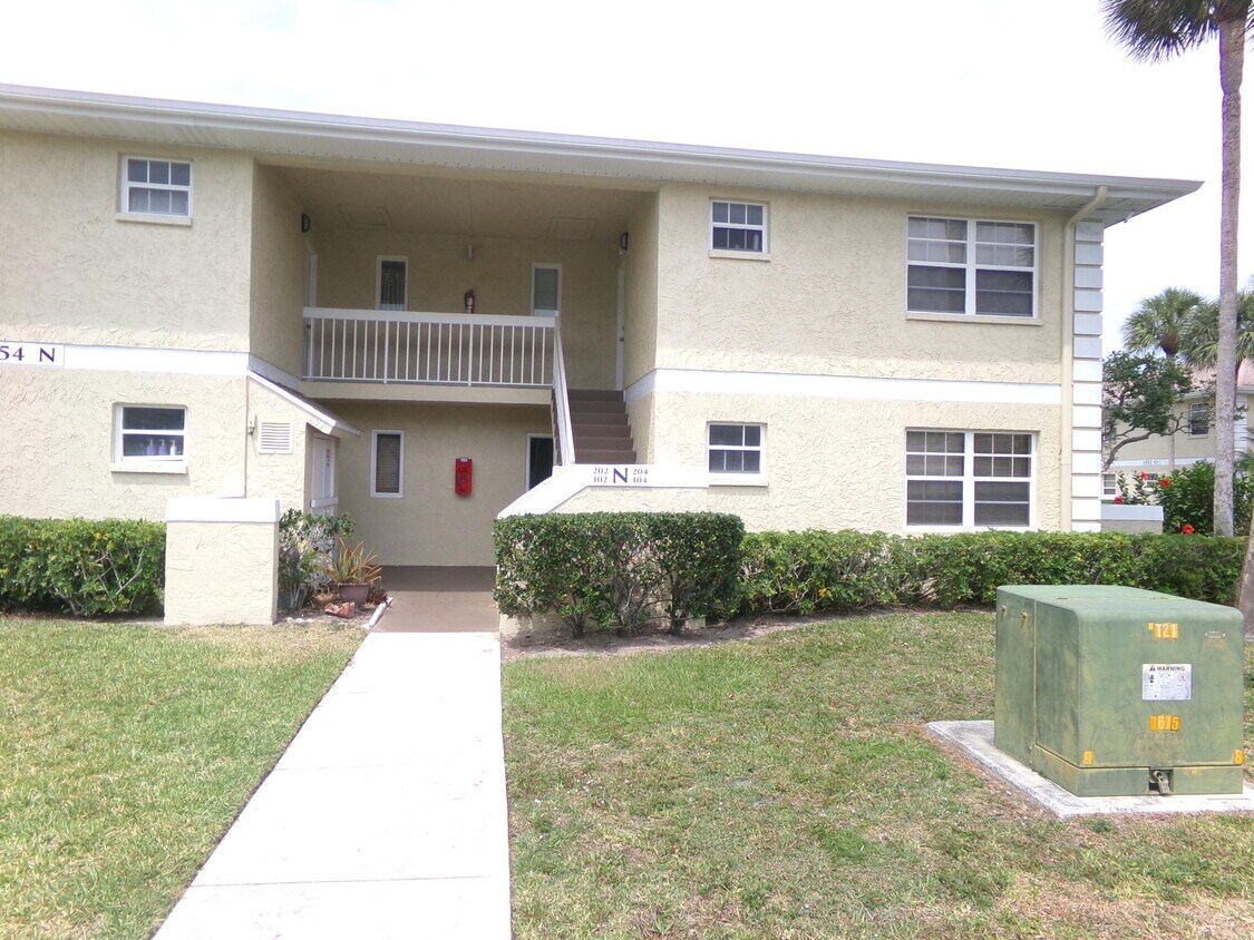 Primary Photo - 1554 SE Royal Green Cir
