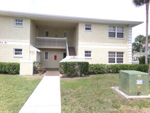 Building Photo - 1554 SE Royal Green Cir