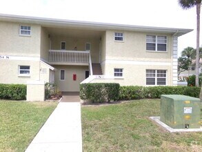Building Photo - 1554 SE Royal Green Cir