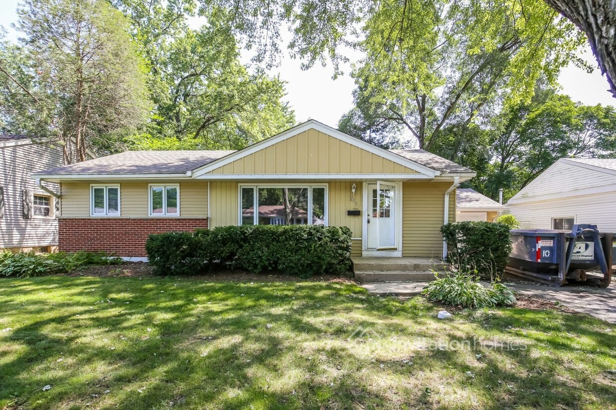 Primary Photo - 407 N Derbyshire Ave