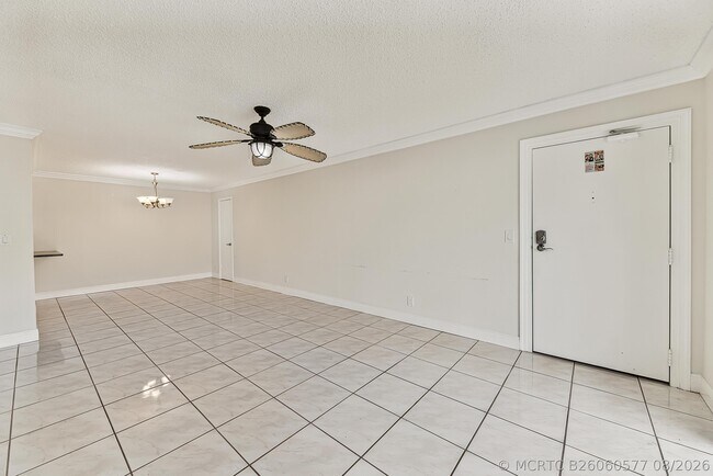 Building Photo - 6447 Bay Club Dr