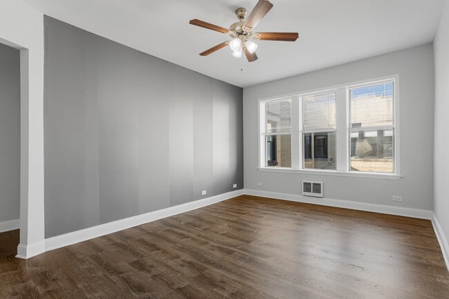 Building Photo - 3635 W Dickens Ave
