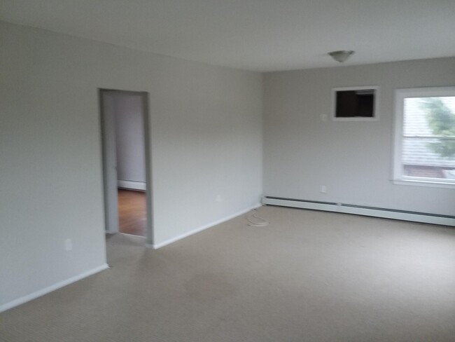 Building Photo - 1634 Maple St
