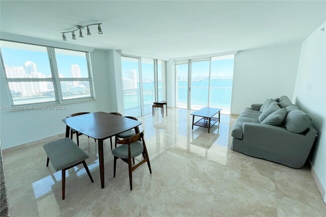 Building Photo - 1155 Brickell Bay Dr