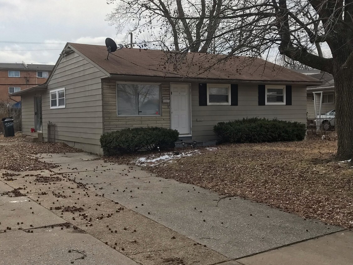Foto principal - 10620 Spring Garden Dr