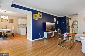 Building Photo - 9725 Kings Crown Ct