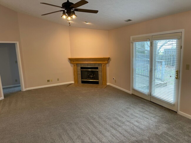 Building Photo - 3 Bedroom House!