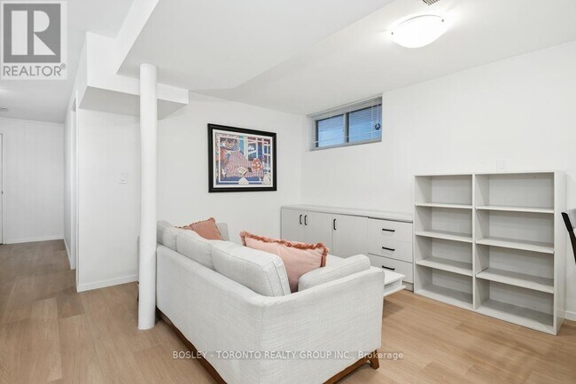 Photo du bâtiment - 146 Earlscourt Ave