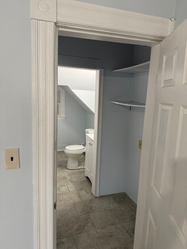 Building Photo - 337 Wilson St