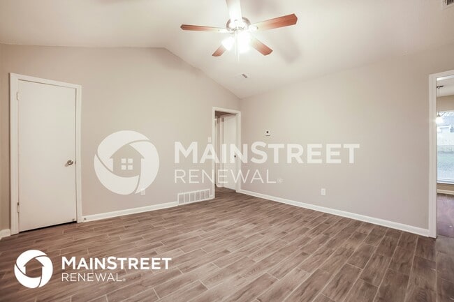 Building Photo - 3805 Ivanhoe Dr