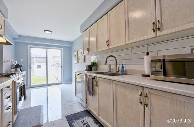 Building Photo - 38 Pine Gate Pl