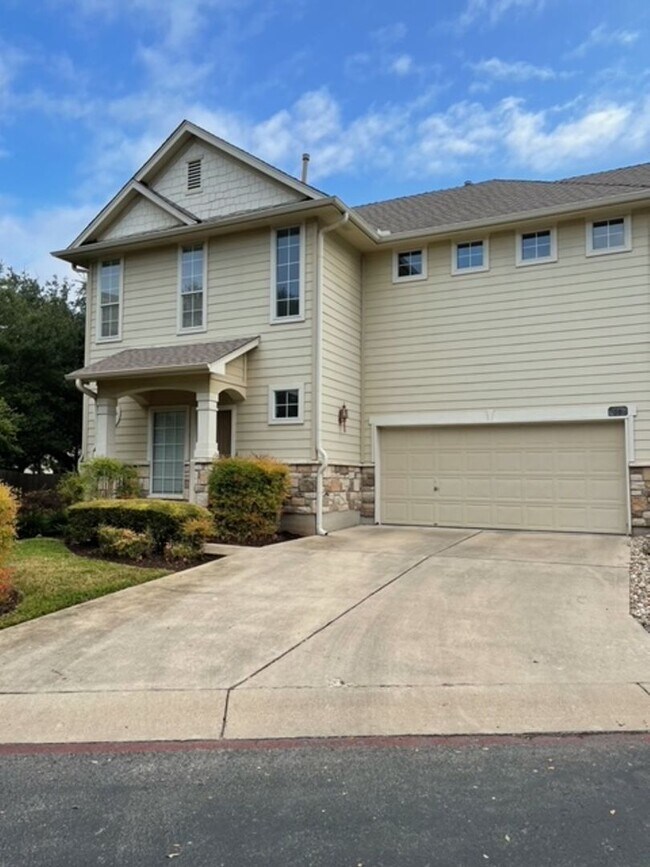 Foto del edificio - Highly Desirable  Condo/Townhome- Courtyar...