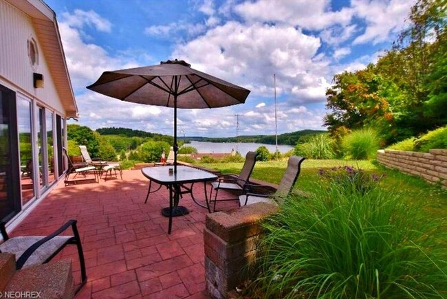Building Photo - 3bed 2bath Home with Atwood Lake Views