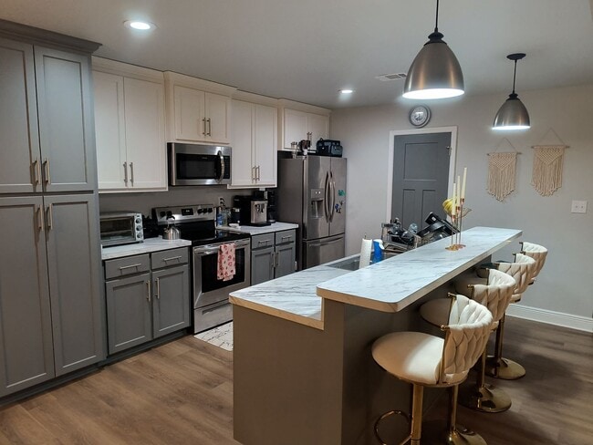 Foto del edificio - BEAUTIFUL 3 Bedroom Home UNFURNISHED