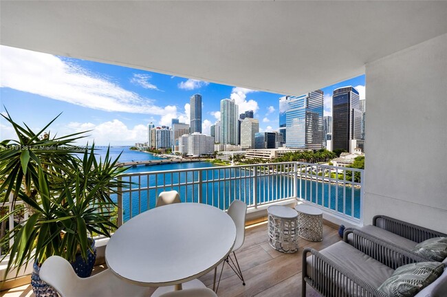 Foto del edificio - 701 Brickell Key Blvd