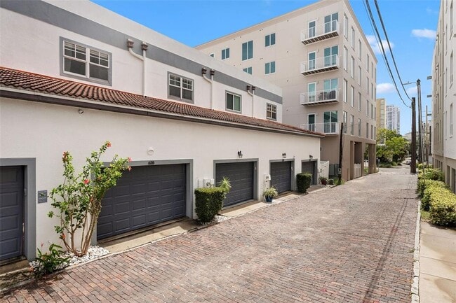 Building Photo - 628 3rd Ave S