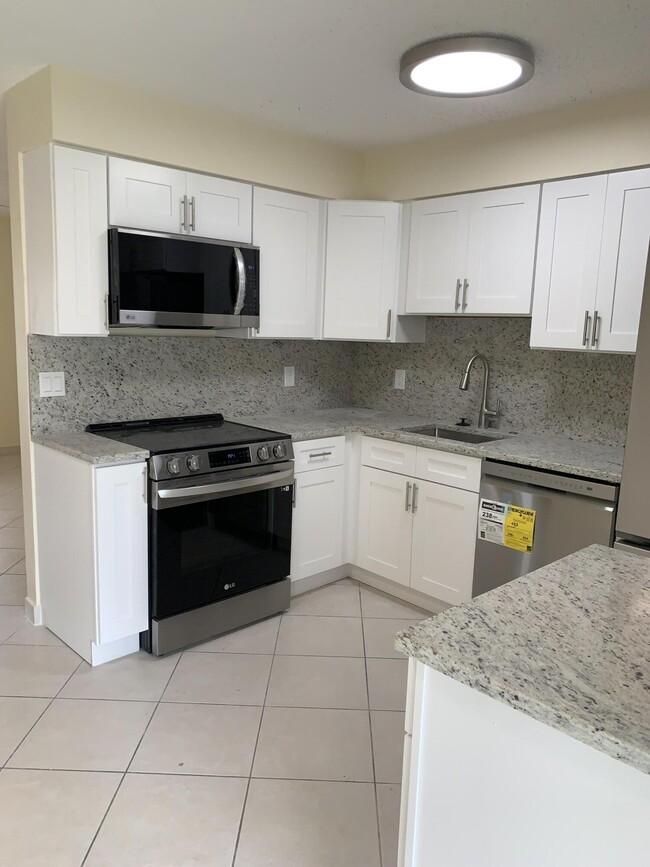 Foto del edificio - 2802 Regency Ct