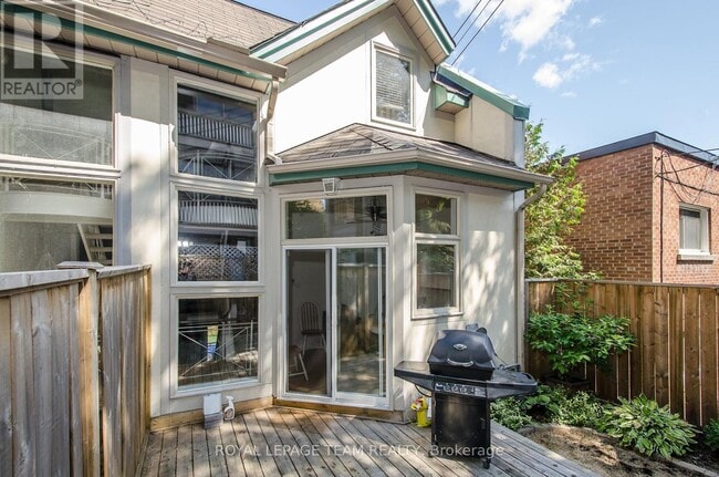 Building Photo - 296 Besserer St