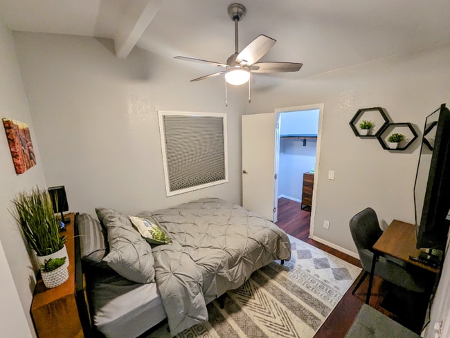 Building Photo - 120 E Camille Dr