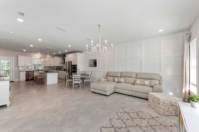 Foto del edificio - Introducing a captivating 3-story townhome...