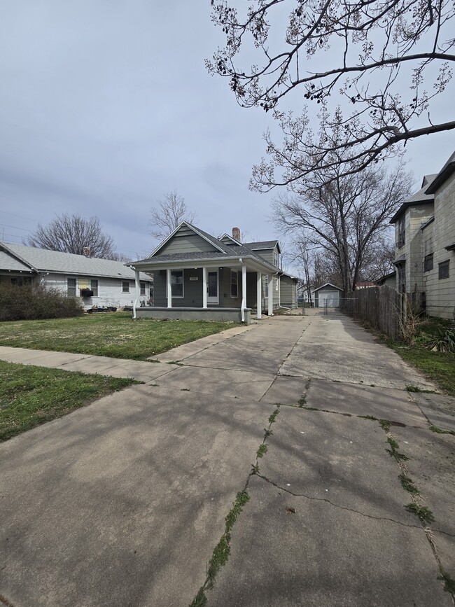 Building Photo - 250 Millwood N