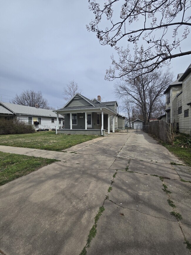 Foto del edificio - 250 Millwood N