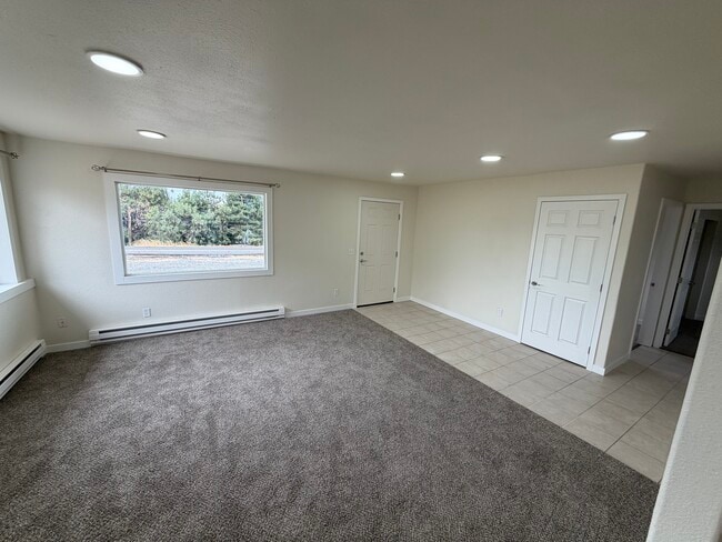 living room - 404 West Klickitat ave