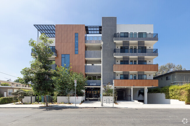 Building Photo - Bentley Apartments