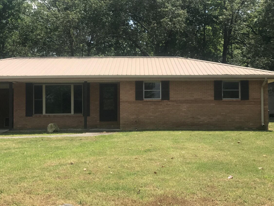 Building Photo - 451 Plainview