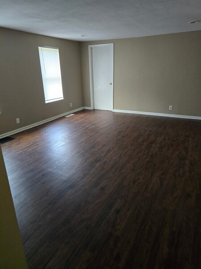 Foto del edificio - 1412 E Elmhurst Ave