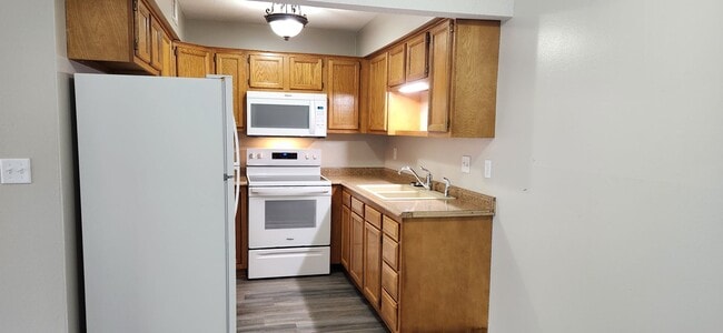 Foto del edificio - One Bedroom Condo For Rent