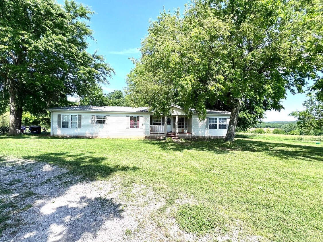 Primary Photo - Privacy! Pool! Huge Outbuilding!