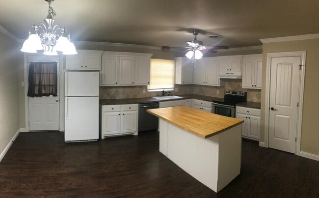 Building Photo - 2505 52nd St