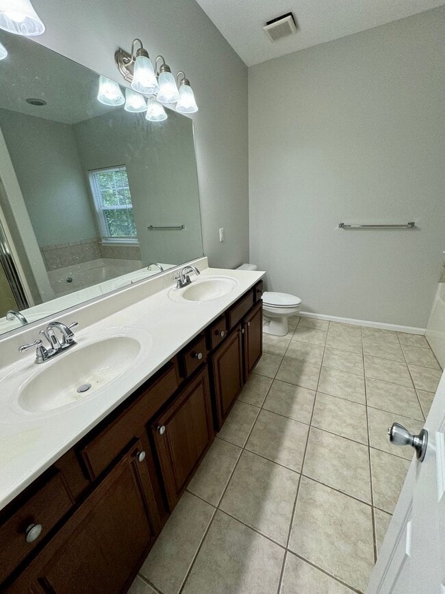 Building Photo - BEACH BOROUGH