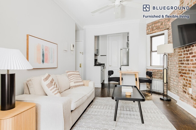 Building Photo - 118 Christopher St