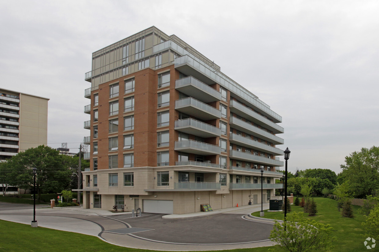 Building Photo - Willow Park Bayview