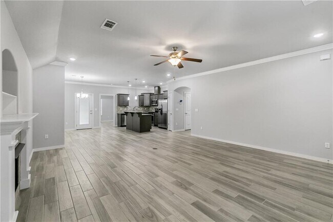Building Photo - 971 Lakeview Dr