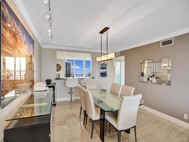 Foto del edificio - 521 N Riverside Dr