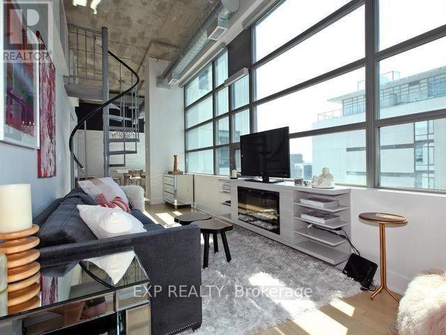 Building Photo - 637-637 Lake Shore Blvd W