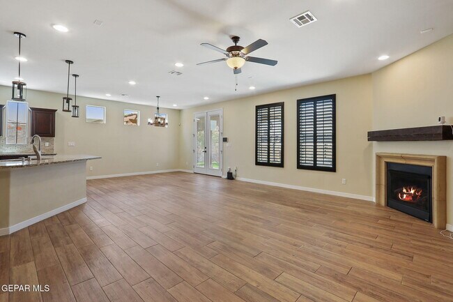 Foto del edificio - 12176 Chapel Hill Rd