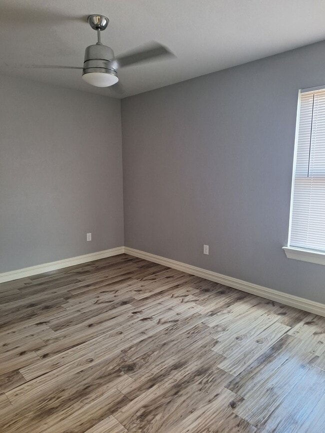 Building Photo - 3 bedroom Duplex