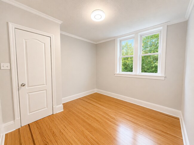 Photo du bâtiment - 86 Balmoral Ave S
