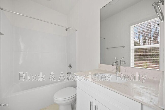 Building Photo - 2811 Wilcox Pl