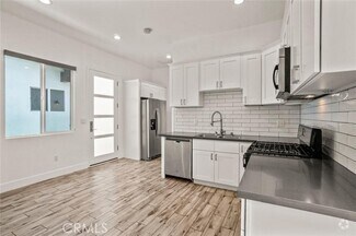 Building Photo - 7304 Woodley Ave