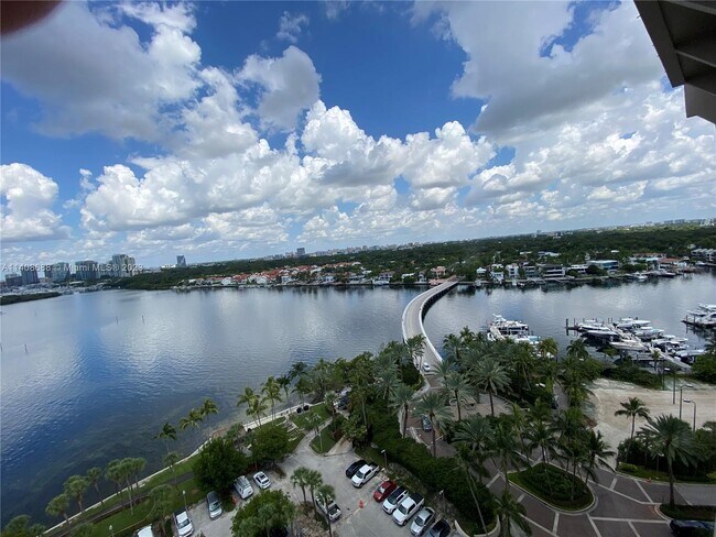 Building Photo - 1 Grove Isle Dr
