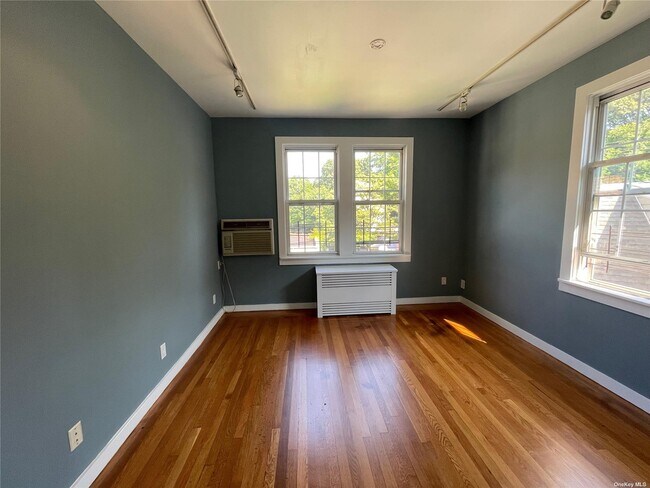 Building Photo - 5643 Mosholu Ave