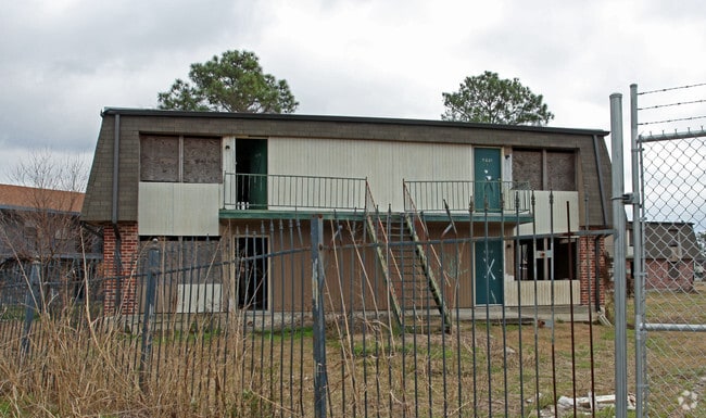 Building Photo - Peltier Gardens