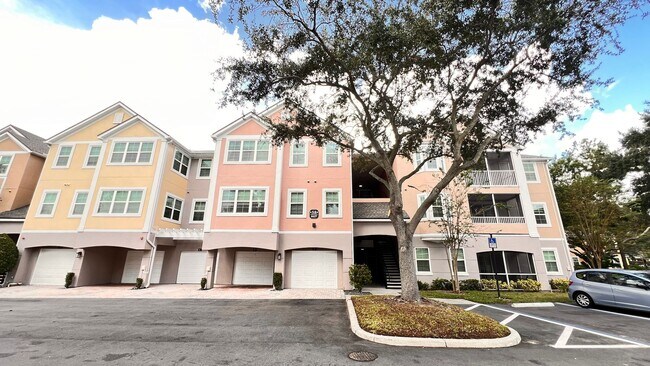 Building Photo - Two Bedroom in Metrowest AVAILABLE NOW!