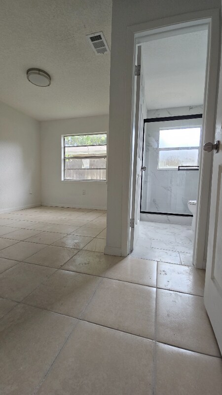 Building Photo - 10009 N Lantana Ave