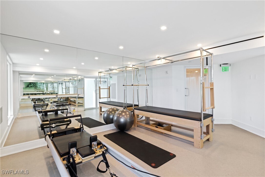 Foto principal - 8111 Bay Colony Dr